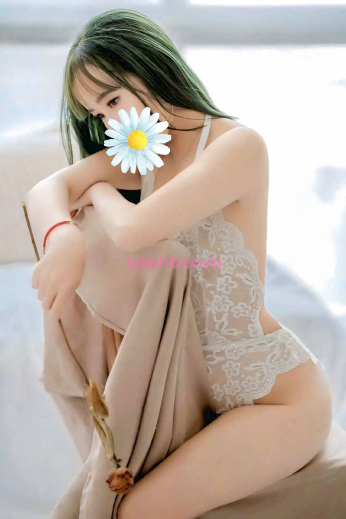 Kim Hân - Dáng đẹp cao ráo, da trắng mặt xinh, chiều khách hết mình.