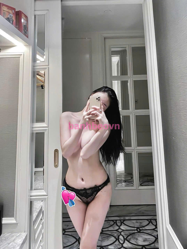 Bé Monr Em gái chuẩn mặt xinh _ Body đẹp  vú to dâm tiếp các boss